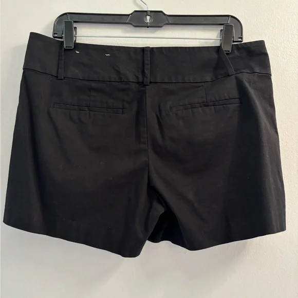 Ann Taylor Women's Signature Shorts Black Flat Front Size 10 Chino 4" inseam - Picture 2 of 8